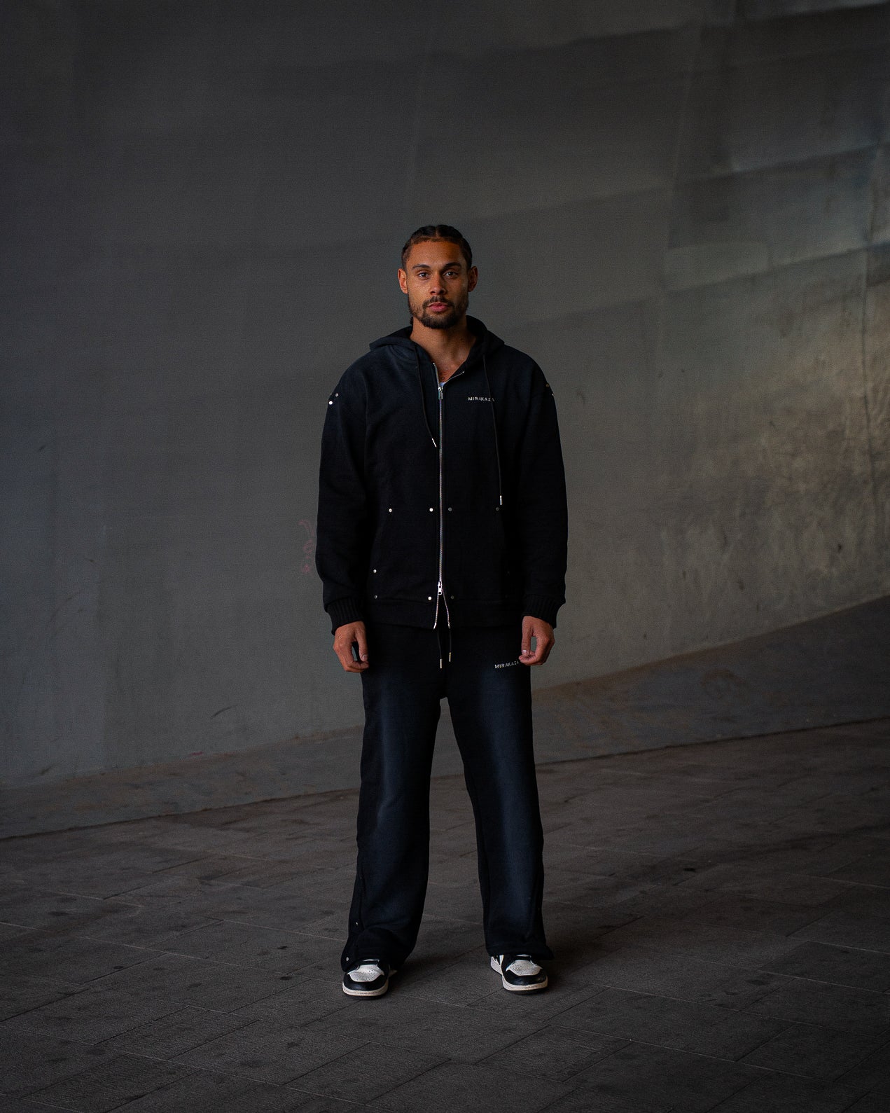 ZIPPED PANTS WASHED BLACK